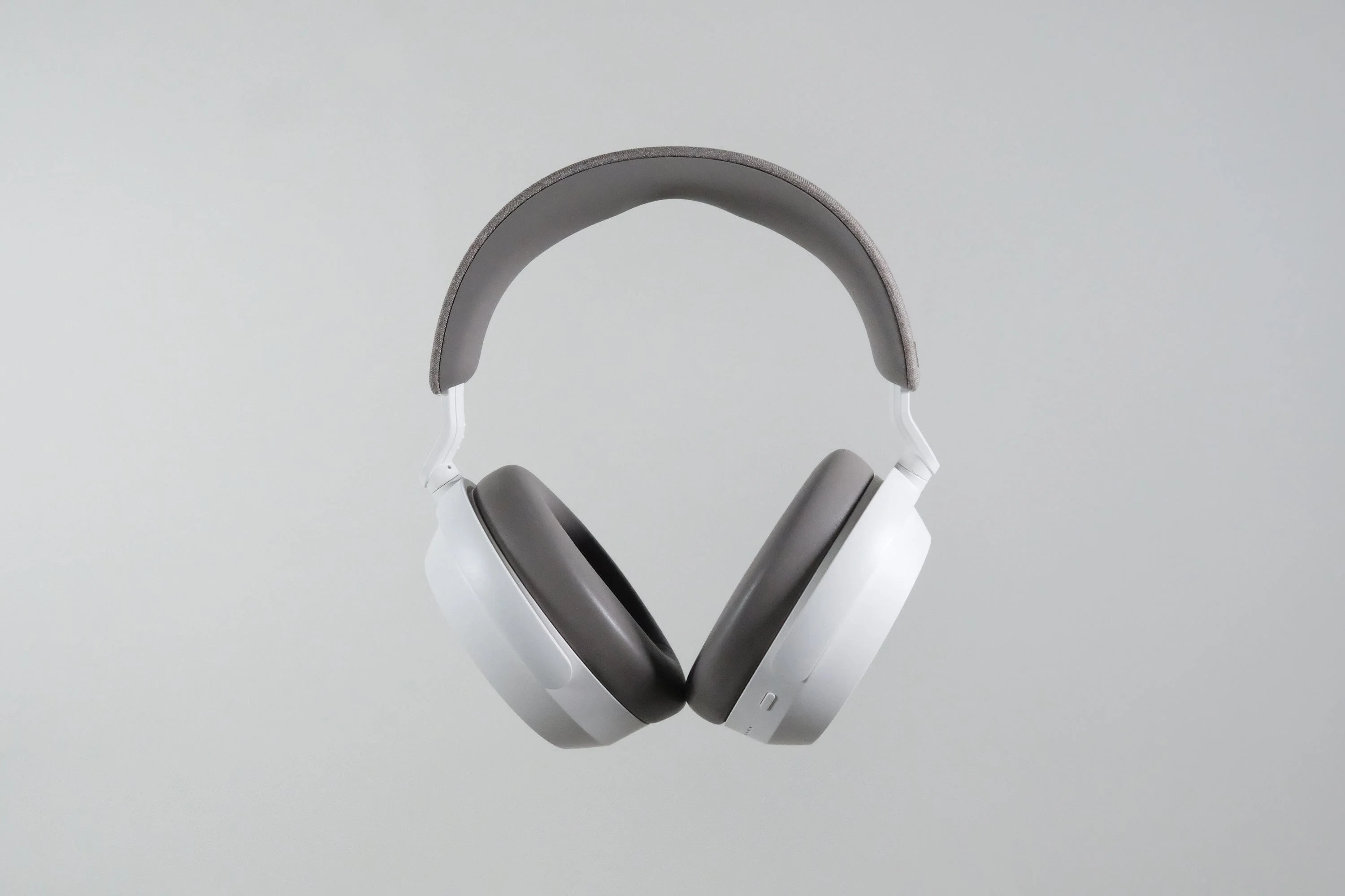 Sennheiser Momentum 4 Headphones - Image 4